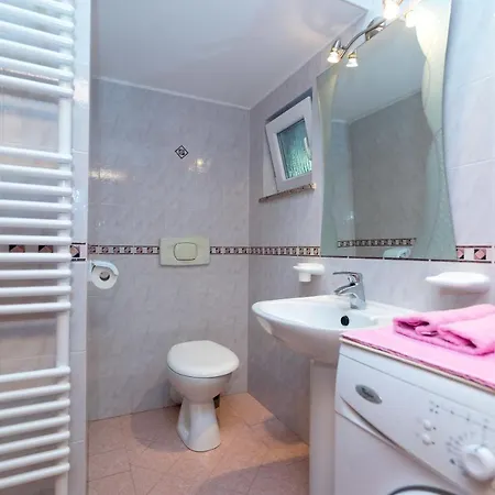 Adore Appartement *
