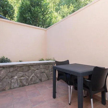 Adore Apartment *