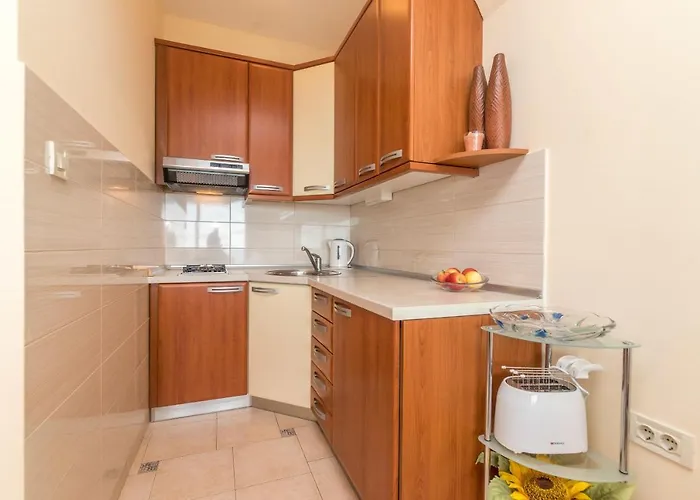 Adore *